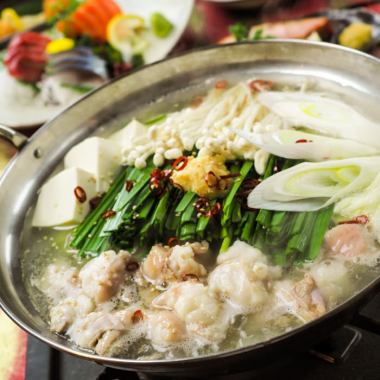鳥純的傳統信玄雞水瀧等9道菜的「水瀧火鍋套餐」長達3小時無限暢飲4,000日元