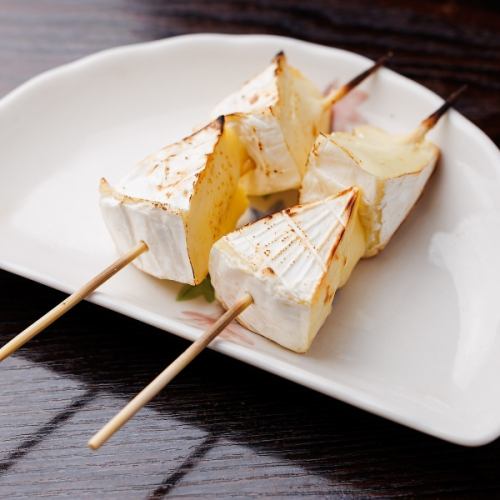 カマンベールチーズの炭火焼き