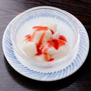 濃厚ミルク餅　イチゴソース