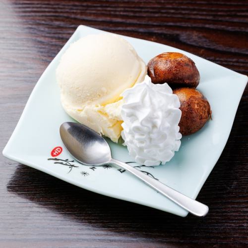 黒糖揚げ饅頭 バニラアイス添え