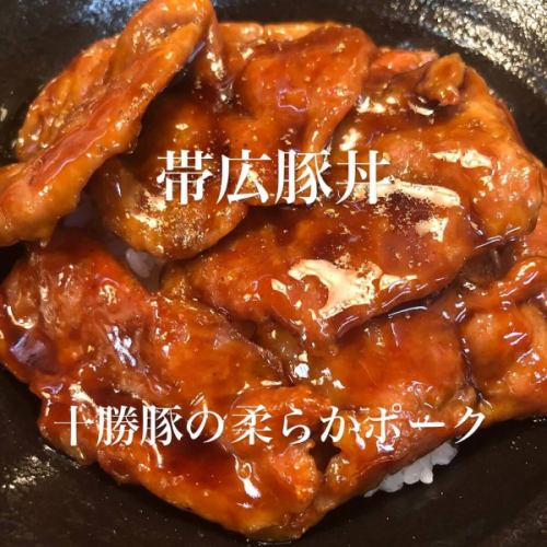 こんにちは文太朗です😄
最後の週末お出かけの際はぜひお立ち寄り下さい🤲

じっくりコトコト炊き上げた身体に優しいスープかららーめんをお作りしています♪
味噌らーめんは熱々の提供で香り、コク旨、また食べたくなる！そんなイチオシの商品です！
是非一度ご賞味下さい🤲

駐車場は店前に1台と裏に
1台ございます。
近隣コインパーキングが2ヶ所ありますので宜しくお願い致します🤲

『こくまろ味噌味玉らーめん』
『ネギ味玉らーめん』
『焼き餃子セット』
『ザンギセット』
『文太朗特製オードブルセット』
（要予約）もご用意御座います。
どうぞご来店お待ちしております🤲

#北海道ラーメン
#味噌ラーメン
#醤油ラーメン
#函館塩ラーメン
#お子様らーめん
#えび味噌らーめん
#柔らかチャーシュー
#身体に優しいスープ
#麺スタグラム
#イクラ丼
#帯広豚丼#肉めちゃ柔ら
#雲丹握り#イクラ握り
#たまプラーザ隠れ家
#たまプラーザグルメ#グルメ
ファミリーでくつろげる
#スペシャル中華オードブル

〒225-0002
横浜市青葉区美しが丘4-19-18
第一井上ドエル101
📞045-902-1233