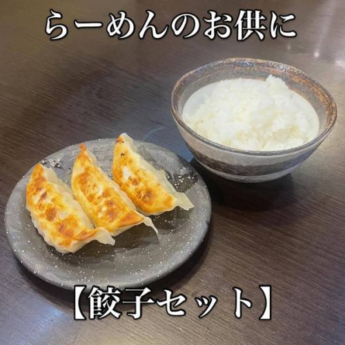こんにちは文太朗です😄
皆さま暑い日が続きますが
お出かけの際はどうぞお立ち寄り下さい🤲

香味野菜と一緒にじっくりコトコト炊き上げたスープは身体優しく出来上がり、らーめんには旨味と香りが広がっています。
味噌らーめんは熱々の提供でコク旨、また食べたくなる！そんなイチオシの商品です！
是非一度ご賞味下さい🤲

駐車場は店前に1台と裏に
1台ございます。
近隣コインパーキングが2ヶ所ありますので宜しくお願い致します🤲

『こくまろ味噌味玉らーめん』
『ネギ味玉らーめん』
『焼き餃子セット』
『ザンギセット』
『文太朗特製オードブルセット』
（要予約）もご用意御座います。
どうぞご来店お待ちしております🤲

#北海道ラーメン
#味噌ラーメン
#醤油ラーメン
#函館塩ラーメン
#お子様らーめん
#えび味噌らーめん
#チャーシュー旨い
#身体に優しいスープ
#麺スタグラム
#イクラ丼
#帯広豚丼#肉めちゃ柔ら
#たまプラーザ隠れ家
#たまプラーザグルメ#グルメ
ファミリーでくつろげる
#スペシャル中華オードブル

〒225-0002
横浜市青葉区美しが丘4-19-18
第一井上ドエル101
📞045-902-1233