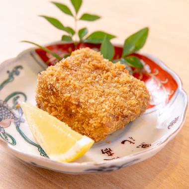 [Crab miso cream croquette] Luxurious cream croquette with plenty of crab miso and crab meat.