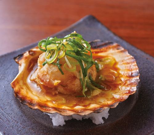 [Hokkaido product] Grilled scallops in the shell with butter and soy sauce