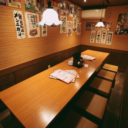 The room with the nostalgic Showa movie poster is a completely private room where you can relieve yourself at home! You can enjoy a private space.