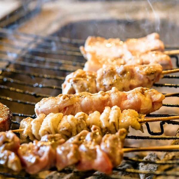 We also have a wide variety of skewers.The juicy meat, which has been condensed with charcoal, is served with sake.Classic [charcoal-grilled skewers]