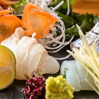 Enjoy the offal hot pot and assorted 6 types of sashimi that even celebrities have praised!! 5,500 yen course with 120 minutes of all-you-can-drink