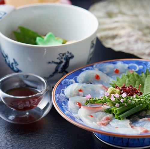 [Seasonal dishes] Sea bream chrysanthemum sashimi, Sakamoto chrysanthemum, grated red leaves, Suizenji seaweed, chrysanthemum leaves, red plum meat, homemade ponzu sauce