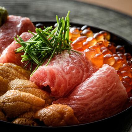 贅沢丼 ウニ・イクラ・マグロ