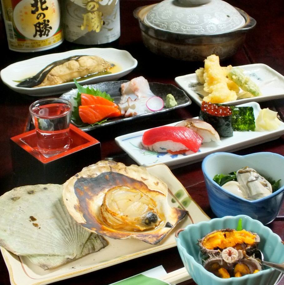 Includes a hot pot! Seasonal delicacies are available in a monthly course! Prices start from 5,000 yen