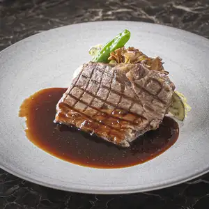 国産牛ロース肉のグリル マルサラワインソース