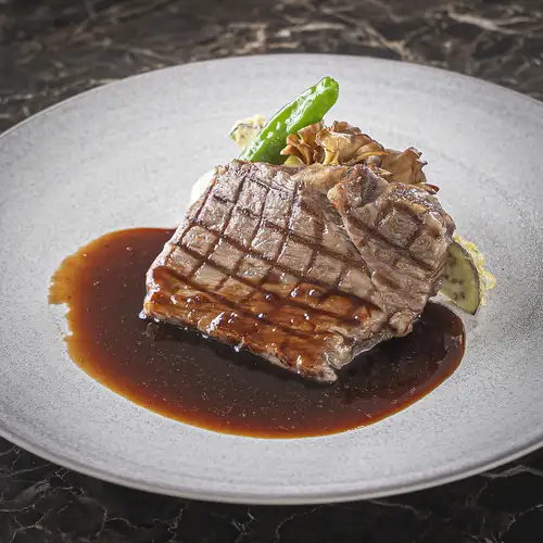 国産牛ロース肉のグリル マルサラワインソース