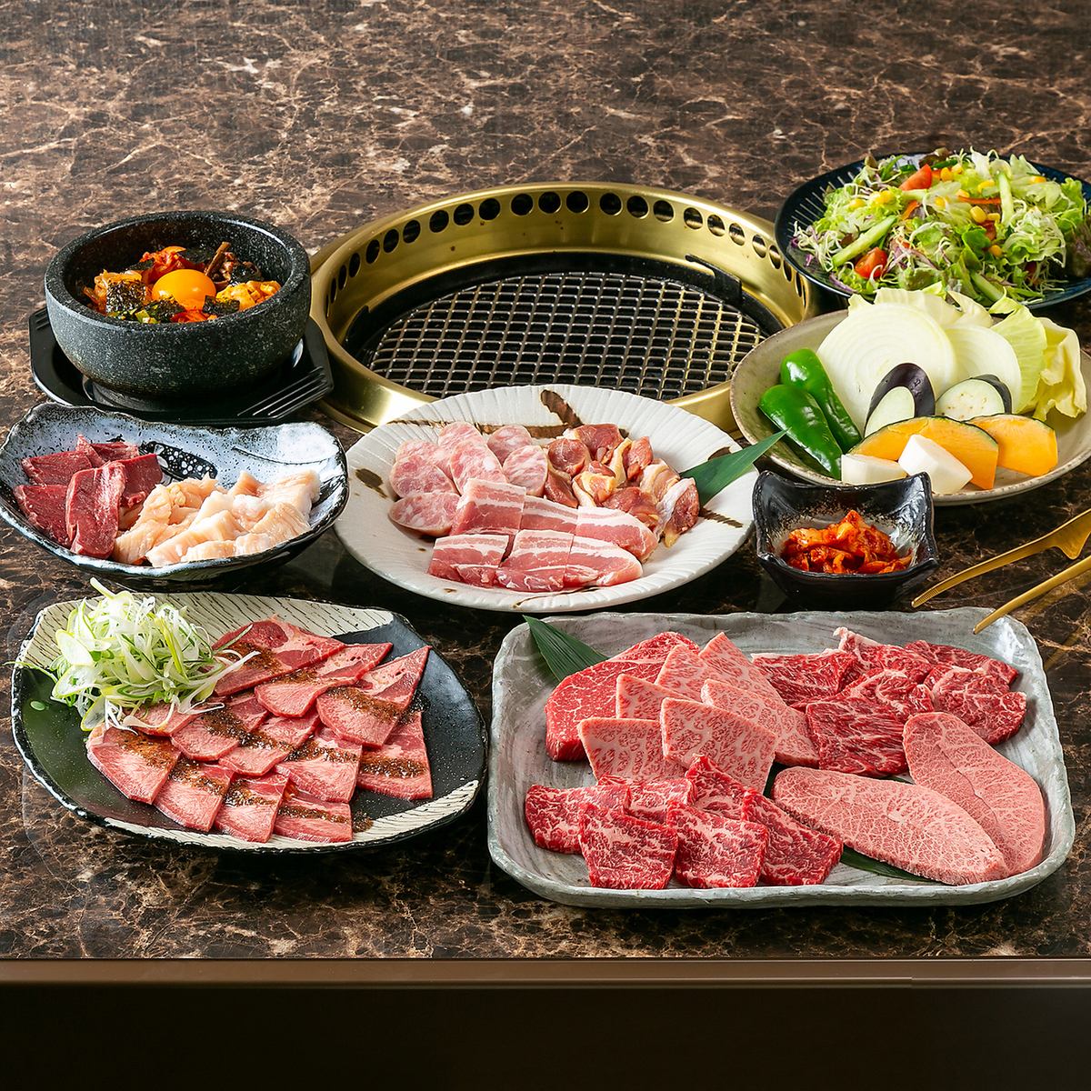 A yakiniku restaurant where you can taste fresh meat from within Kyushu, from Kuroge Wagyu beef to chicken