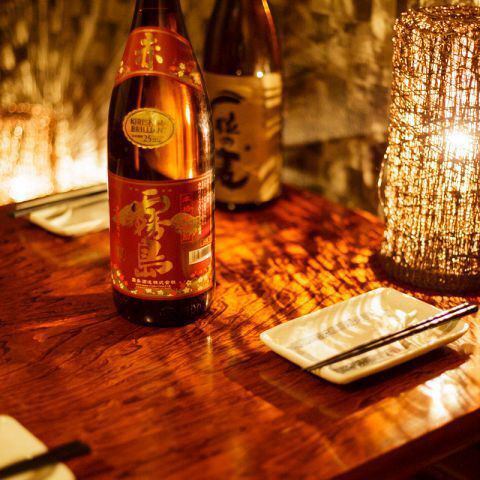 《テーブル個室小:10名様まで》全席禁煙♪（店外に喫煙スペースあり）シーンに合わせた使い方ができるお部屋は満足感も◎周りを気にせず楽しめる空間で宴会をお楽しみいただけます。2~28名様までご利用いただける肉バル×個室居酒屋晴れ晴れ 大森店の個室席はご利用可能です♪宴会・女子会・合コン・サークル飲み会などに。