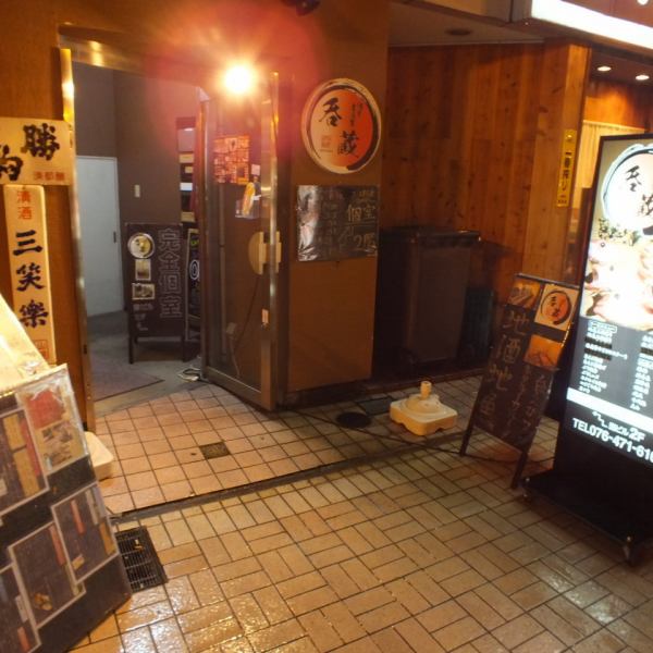 A good location just 2 minutes on foot from Toyama station! Because all rooms are private rooms, so small groups of drinking party ~ banquet can be used widely.