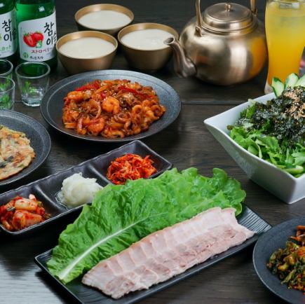 韩式经典菜肴包饭和无限畅饮套餐