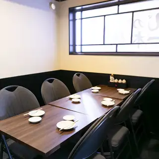 The restaurant's interior embodies the owner's desire to "let our customers slowly enjoy our exquisite sushi dishes in a stylish and relaxing space that incorporates Japanese aesthetics!"