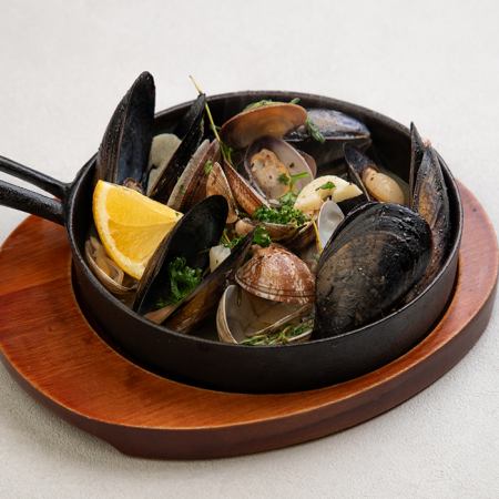 ムール貝と浅利の麦酒蒸し