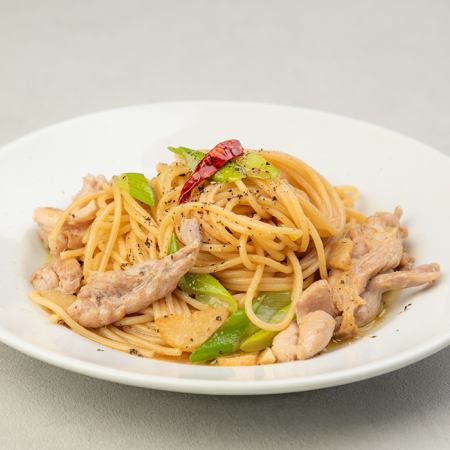 鶏セセリと長ネギの和風ペペロンチーノ