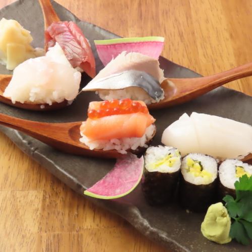 Enjoy it in one bite! Saji sushi made with luxurious ingredients