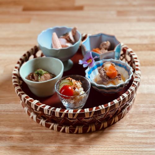 Chef's choice assortment of 5 kinds of side dishes