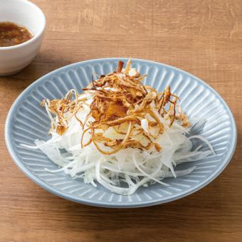 美味爽脆蓬松的新洋葱沙拉