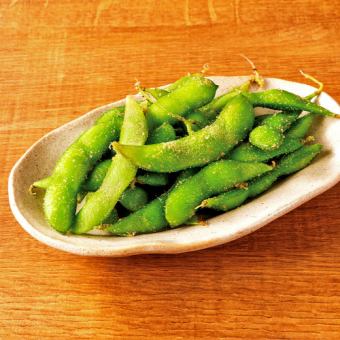 喜马拉雅岩盐调味的毛豆