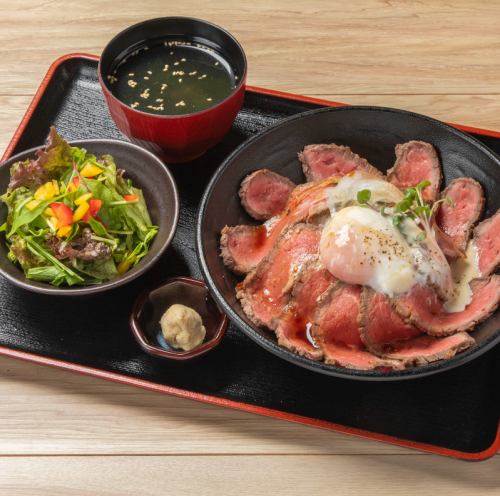 女性にオススメ、ローストビーフ丼