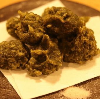 以濱名湖的綠海苔製成的天婦羅