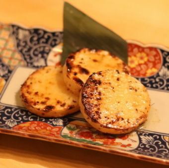 烤日本山藥配奶油和醬油