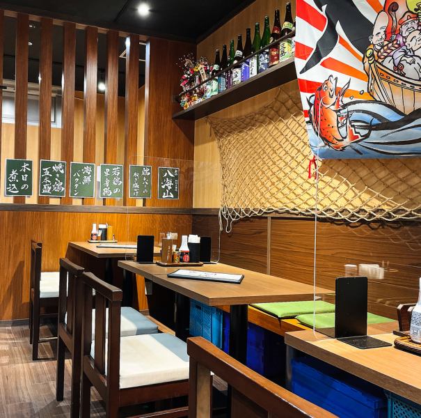 大和屋は毎日通いたくなるような、ほっこり和める美味しいお料理をリーズナブルな価格でご提供致します！お席は仕事帰りにサク飲みにぴったりのカウンターとゆったり腰を据えてお食事を楽しめるテーブル席がございます！