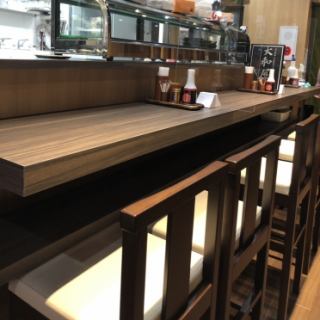 葛西駅から直のメトロセンター内！アクセス良好なため、会社帰りにサックっと一杯にも最適です◎おひとり様も大歓迎です♪希少な国産 牛シマチョウや一本一本丁寧に串を打ち、備長炭で炙り焼きした自慢の焼き鳥をぜひご賞味ください♪