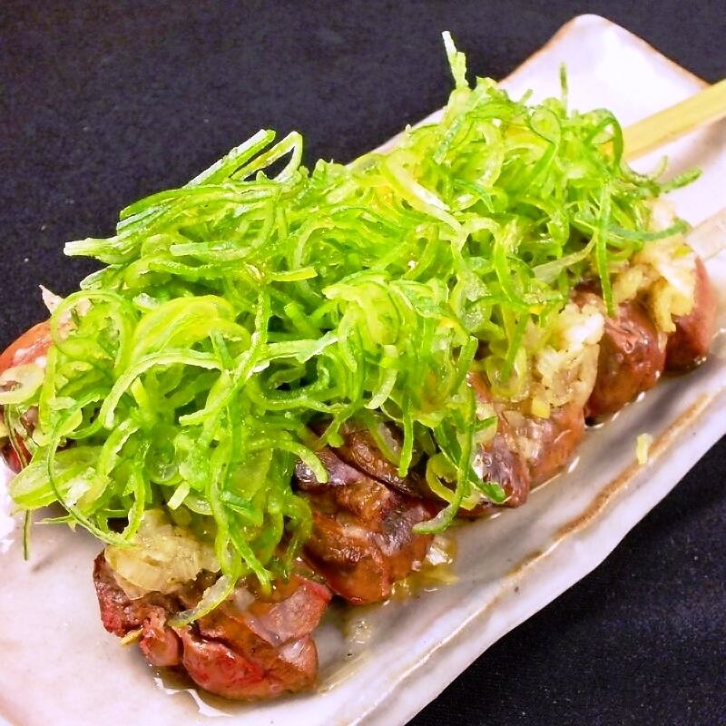 特製葱塩ダレをたっぷりとお葱にゴマ油!!とろける美味しさ!