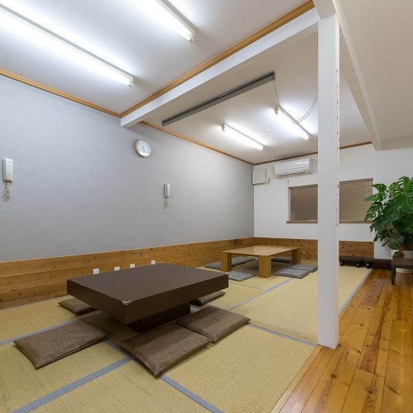 《There is a tatami room that can accommodate 6 people to a large group♪》The tatami room on the 2nd floor can be reserved for groups.Ideal for local gatherings and medium-sized banquets♪ Also, please use it for family celebrations, etc.♪ Even if you have small children, you can feel at ease if you have a tatami room.We are implementing infection control measures, so please feel free to visit us! Please contact the store for details.(*reservation required for 2nd floor seats)