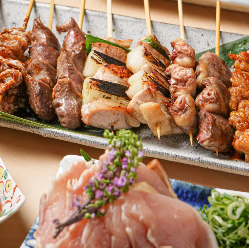 <近江鶏>を備長炭でパリっと香ばしく焼き上げ◆近江鶏の博多水炊きはこの時期必食!