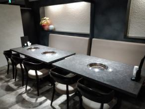 [Private room] The seats can accommodate up to 10 people ♪ The spacious sofas and tables allow 12 people to sit.Alternatively, a chair can be attached to the side of the table.Please feel free to contact us by phone.