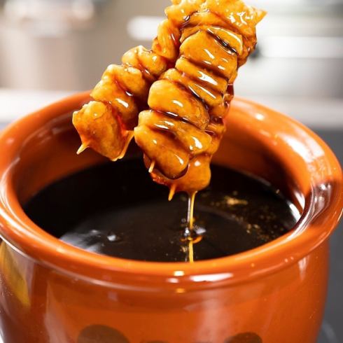 唯一無二の逸品！『伝串のタレ』がくせになる鶏皮がおすすめ◎