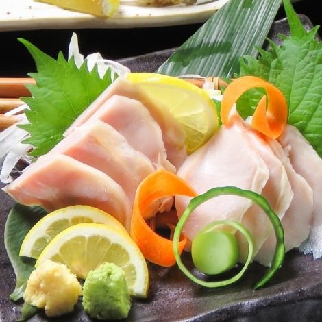 Assorted aged chicken sashimi cooked at low temperature, thighs and breasts