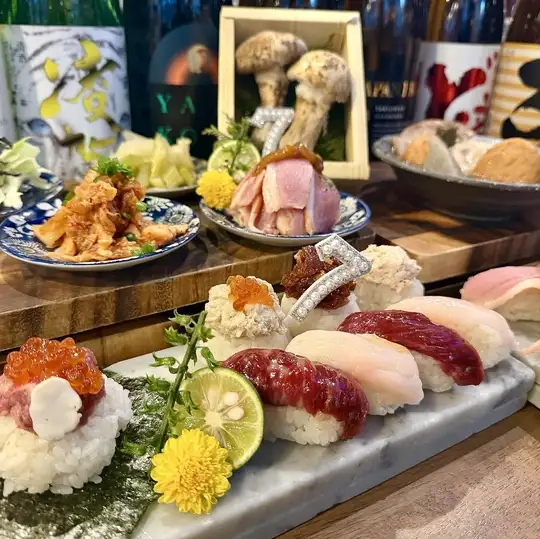 【25種肉類壽司無限量享用】7週年限定套餐（含日本清酒）：14種肉類壽司，100分鐘無限量享用，4,777日元
