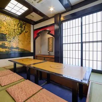 お食い初めや一升餅、子供の日や母の日のお祝いなど、甲羅本店の上質な個室をご利用ください。