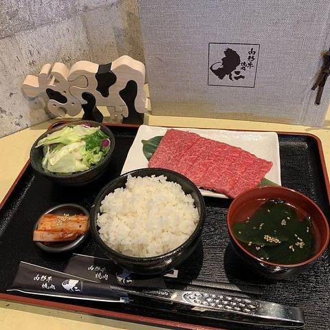 We are open for lunch.Enjoy meat with a great value lunch set meal ♪