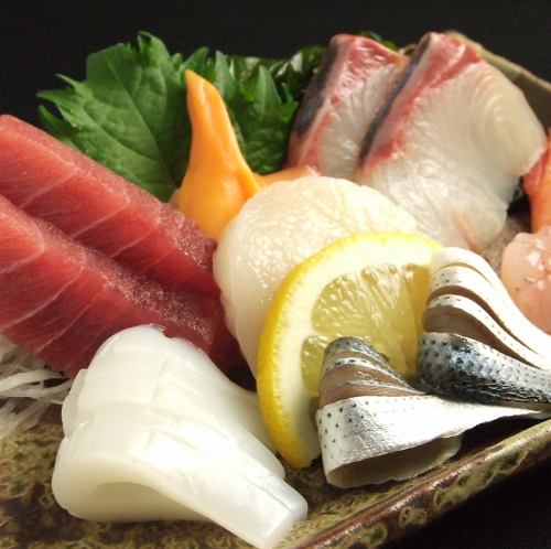 Ingredients purchased every morning on that day ♪ Assorted sashimi