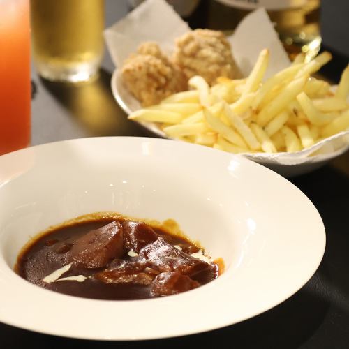 お酒に合う豊富な軽食ご用意しております♪
