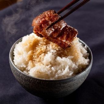 【점심 한정】 와규 볶은 초밥과 소 소금 조림도 즐길 수 있습니다! 내용 충실한 점심 야키니쿠 선!