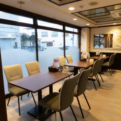 こだわり空間の店内でゆったりとした時間をお楽しみください!