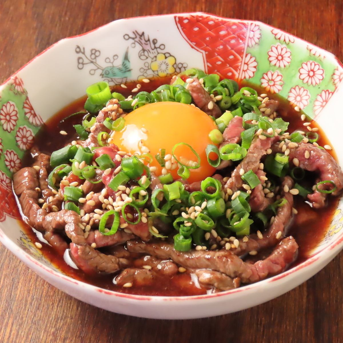 炙った和牛がとろける至福。ユッケの概念が変わる一皿