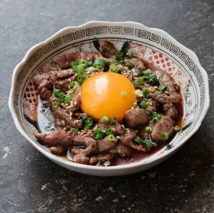 和牛炙りユッケ