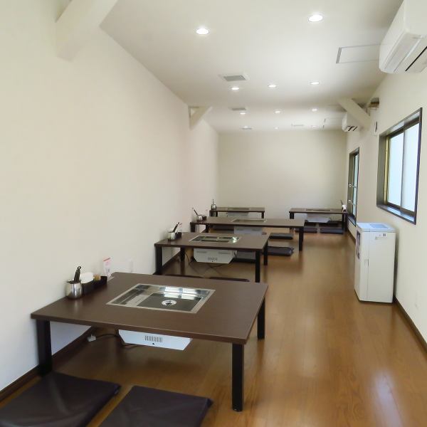 貸切でのご利用は10名以上から最大30人まで承っております。また、2階のみといった貸切利用も可能ですのお気軽にご相談ください♪もちろん、お客様のご要望に応じたプランについても可能な限り対応させて頂きます。店内は無煙ロースターとなっており、脱臭機も完備しておりますので匂いが気になる方も安心です！