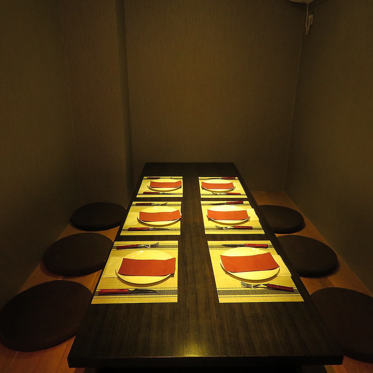 There are semi-private rooms that can accommodate 2 to 7 people! (Seating charge: 550 yen/person)