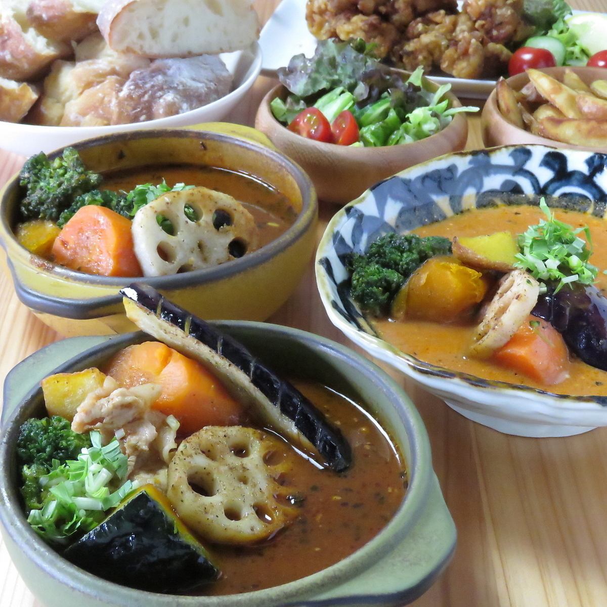 10種類のスパイスを配合した濃厚スープカレーが自慢！スポーツ観戦等も楽しめる空間☆